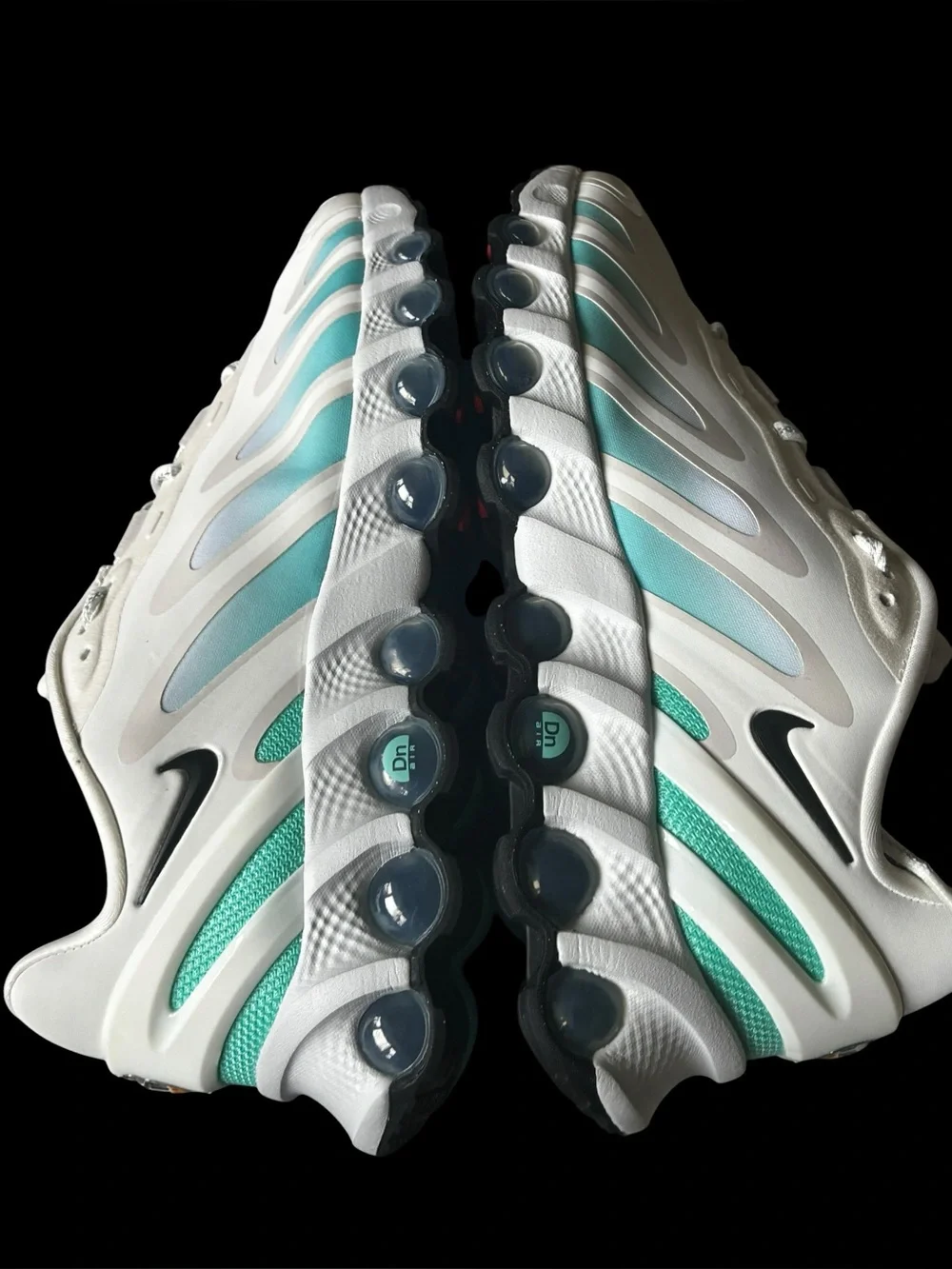 Nike Air Max DN8 in Summit White/Black-Cool Mint Size 9 Women/7.5 Men (US) NEW